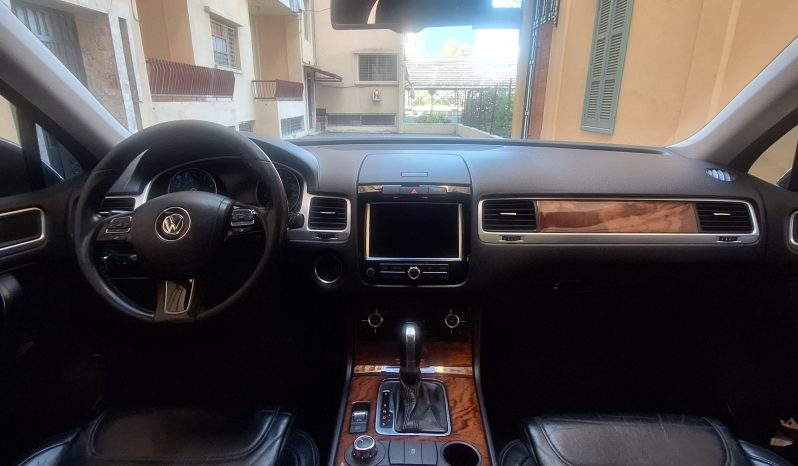 Volkswagen Touareg 2011 full