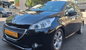 Peugeot 208 2013 full